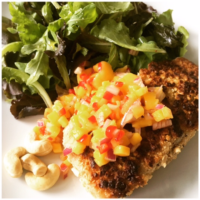 Cashewnotenvis met mangosalsa