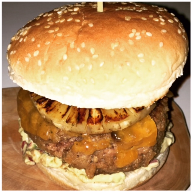Chef met Lef’s Hawaii Pineapple Beefburger with Cheese