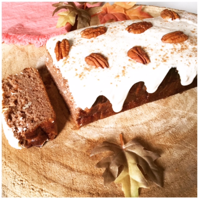 Pumpkin Spice Bananabread with maple frosting