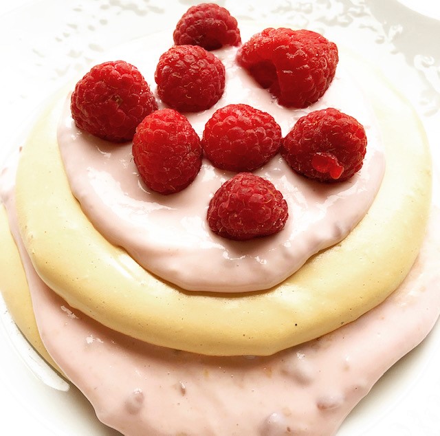 Raspberry pavlova